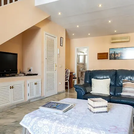 Townhouse Beachside 푸엔히롤라