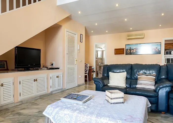 Townhouse Beachside 푸엔히롤라