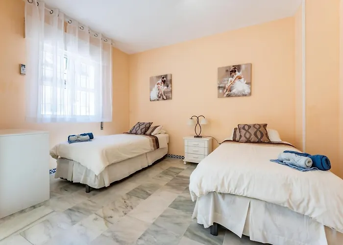 Townhouse Beachside Фуэнхирола