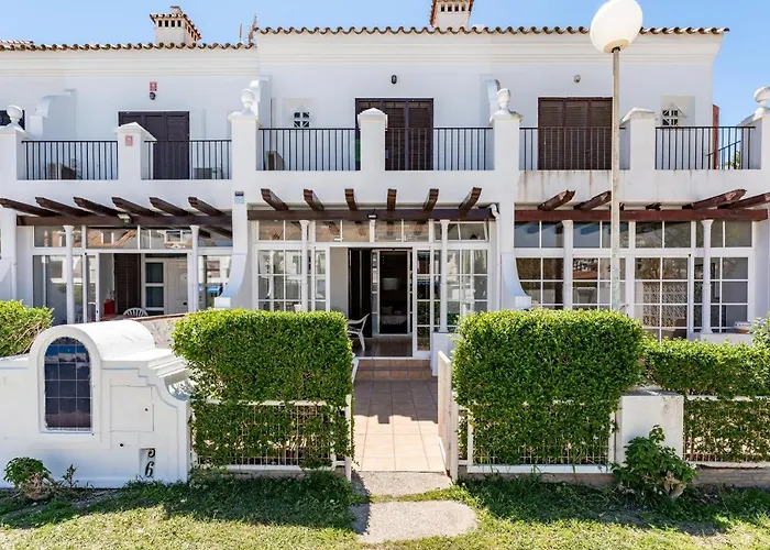 Townhouse Beachside Дом отдыха Фуэнхирола